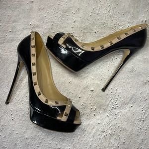 Valentino Garavani Patent Leather Rockstud Peep Toe Platform Heels (10.5)